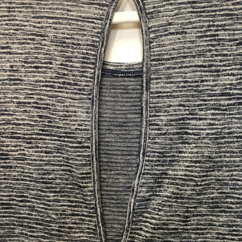 Athleta Space Dye Back Cutout Long Sleeve Top Medium Gray Athleisure Yoga Casual - Picture 12 of 14